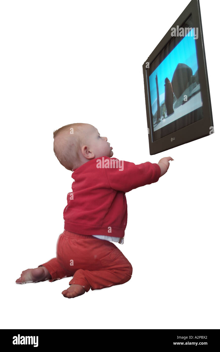 Le jeune enfant devant la télévision satellite Banque D'Images