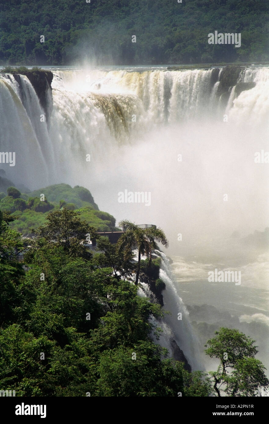 La Gorge du Diable. Iguacu Falls, à la frontière entre le Brésil, l'Argentine et le Paraguay, en Amérique du Sud Banque D'Images