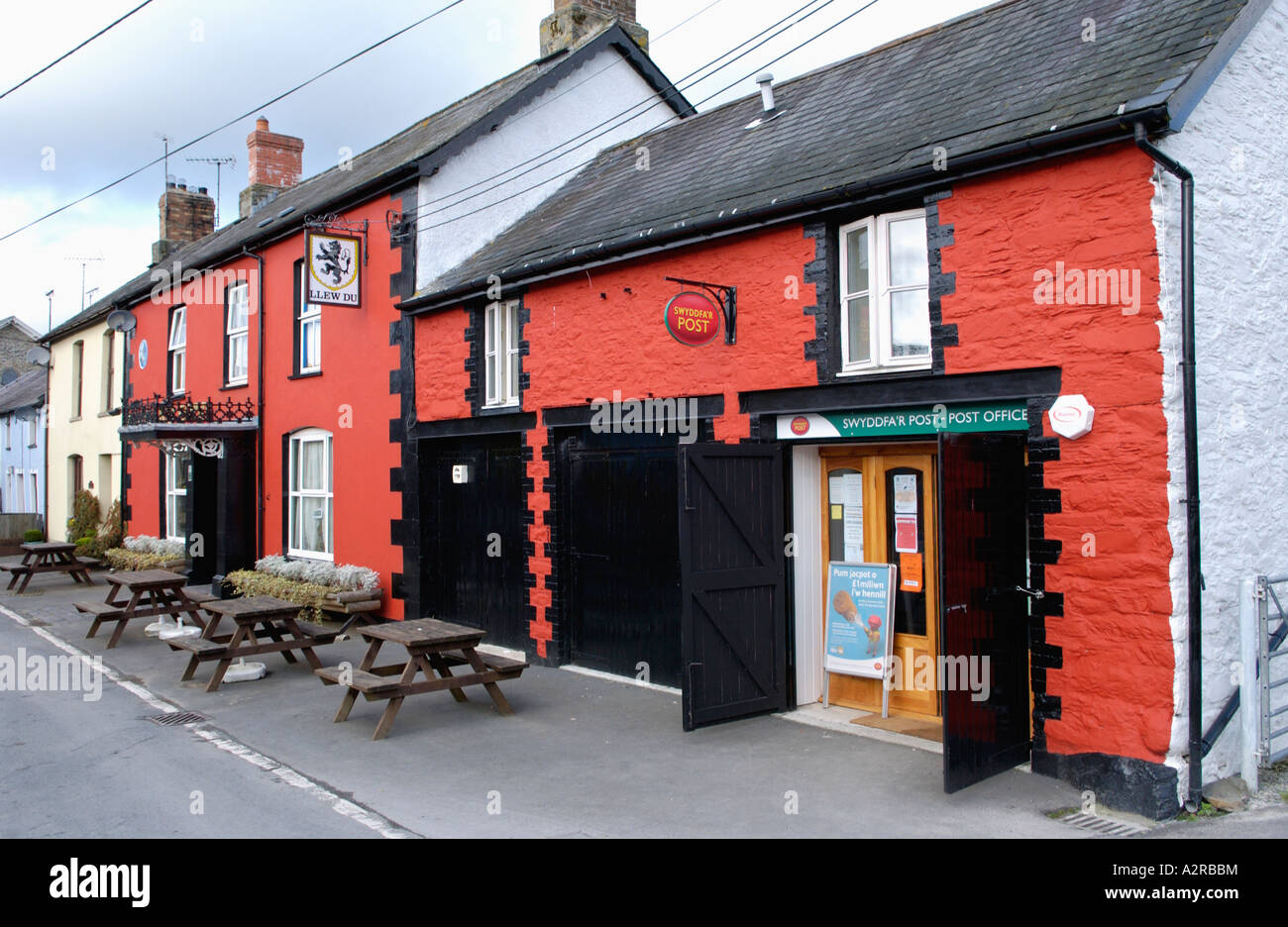 Black Lion Hotel pub avec la communauté joint Bureau de poste à Pontrhydfendigaid Ceredigion Mid Wales UK Banque D'Images