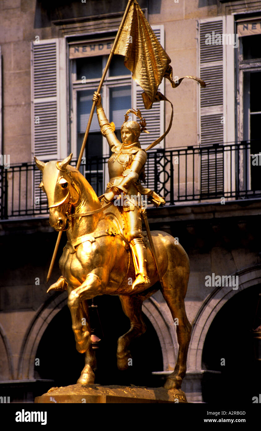 France Paris Jeanne d'Arc Jeanne d'Arc Jeanne d'Arc d'Or 1412 -1431 La Pucelle d'Orléans - Anglo French Guerre de Cent Ans Banque D'Images France Paris Jeanne d'Arc Jeanne d'Arc Jeanne d'Arc d'Or 1412 -1431 La Pucelle d'Orléans - Anglo French Guerre de Cent Ans Banque D'Images