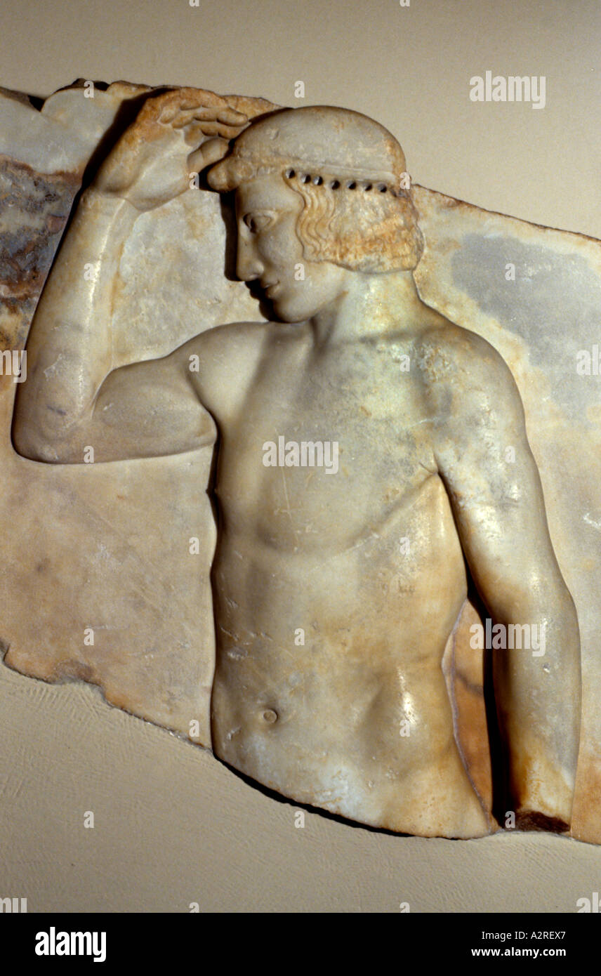 Relief votif trouvé dans le temple d'Athéna Sounion 460 av. J.-C. Grèce Musée grec Athènes Banque D'Images