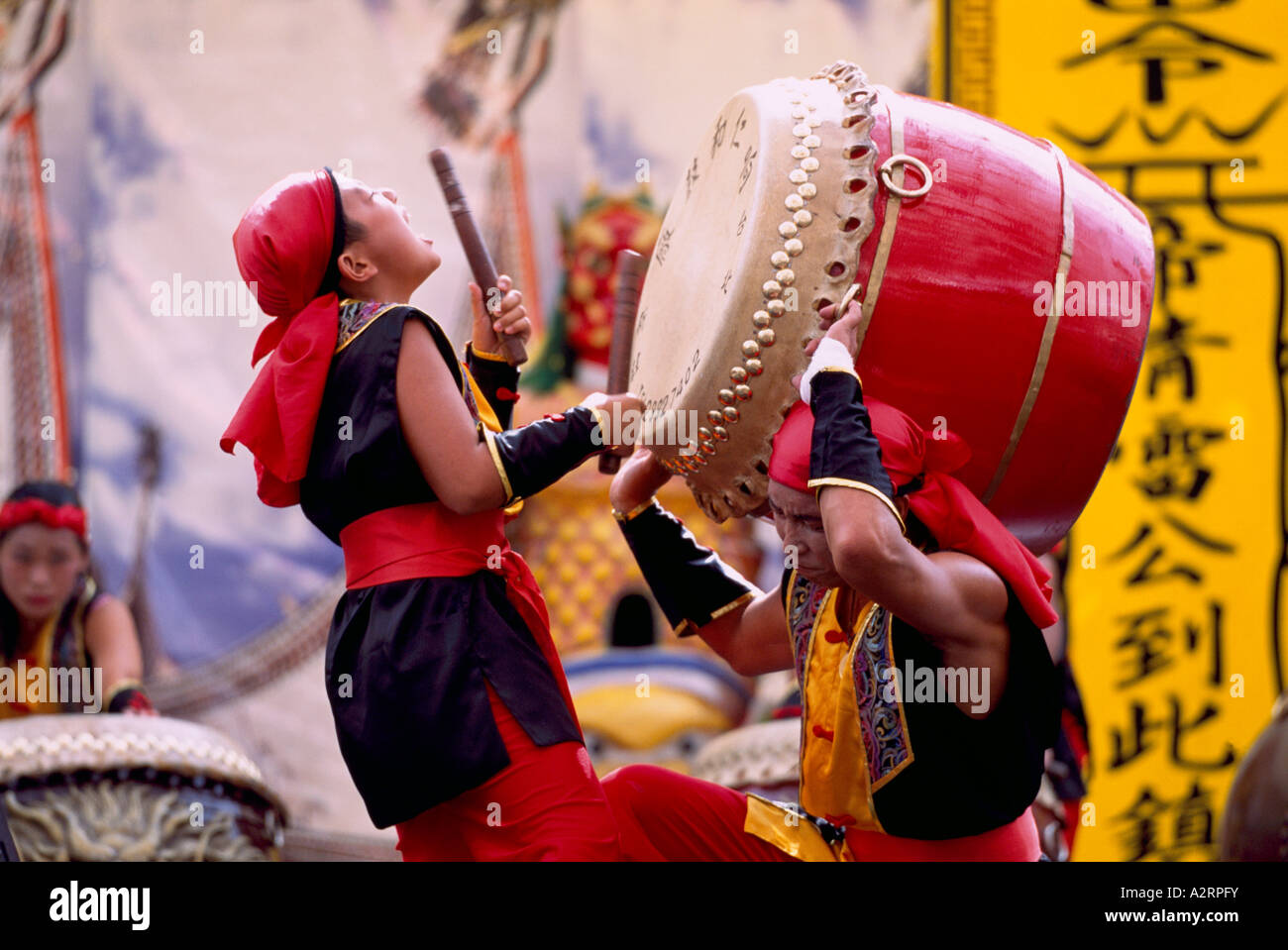 Les batteurs de Mulan de Taiwan sur la scène tambours Taiko au Festival culturel Taïwanais à Vancouver British Columbia Canada Banque D'Images