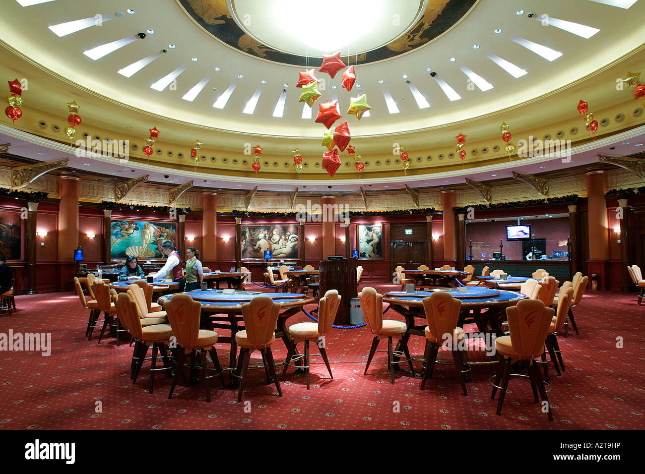 Machine à sous casino roulette roue électronique paris boutique mentions légales toxicomanie habitude de regarder la télévision assis Résultat contrôle Banque D'Images