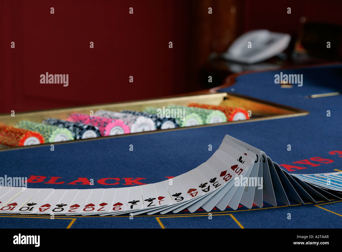 Close up d'un casino jeux de cartes à puce quatre as as symbole de chance gagner triomphe succès black jack poker gagnant gagnant Banque D'Images