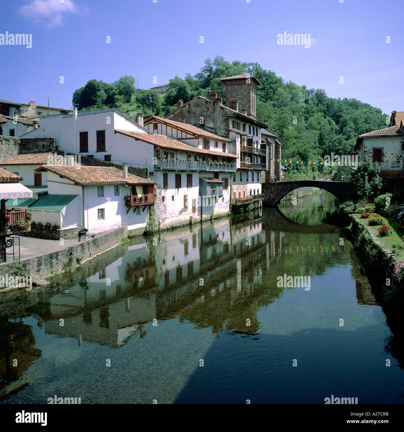 ST-JEAN-PIED-DE-PORT ET NIVE PAYS BASQUE FRANCE Banque D'Images