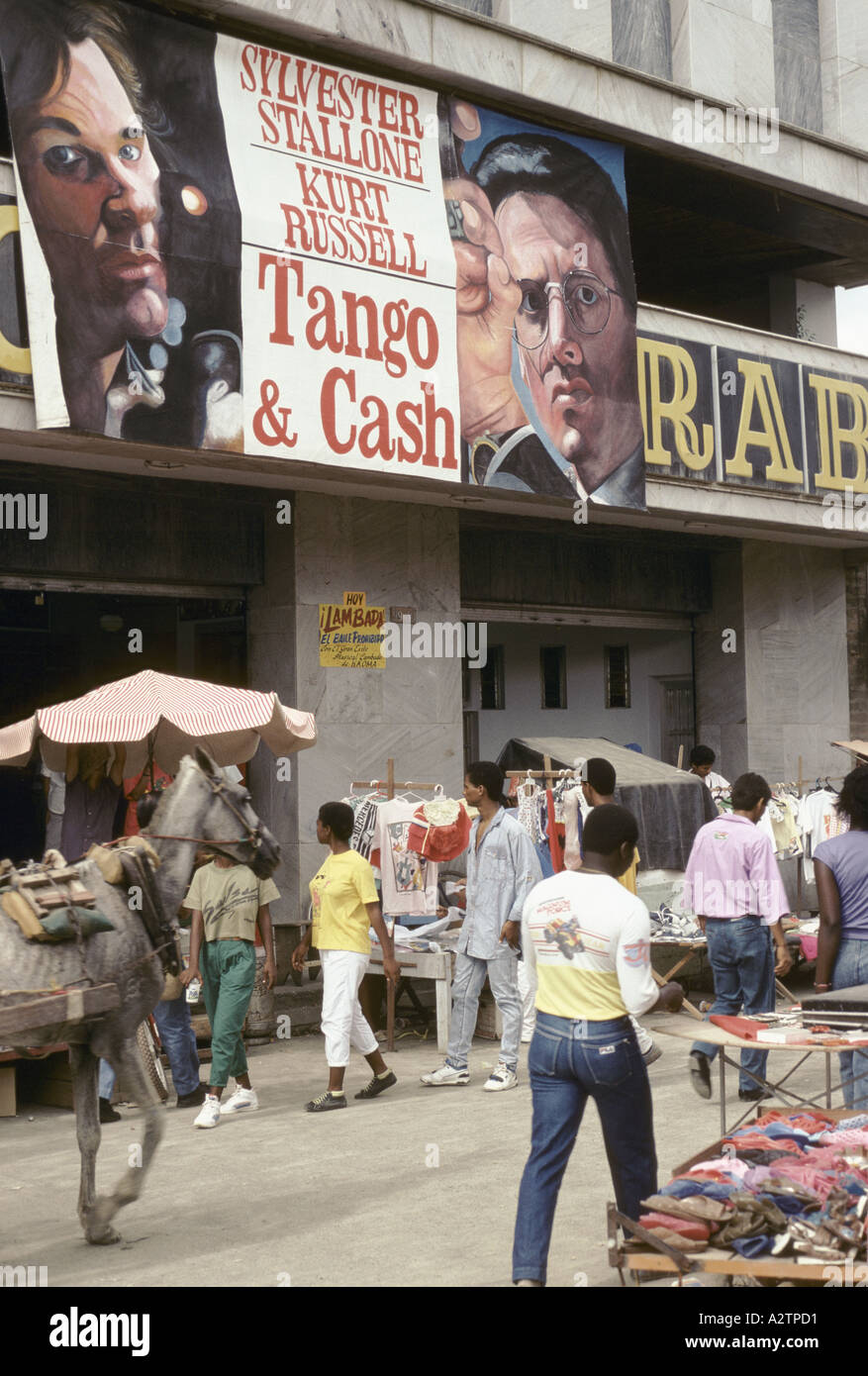 Cinema publicité pour le film "Tango et cash' Bogota Colombie Banque D'Images