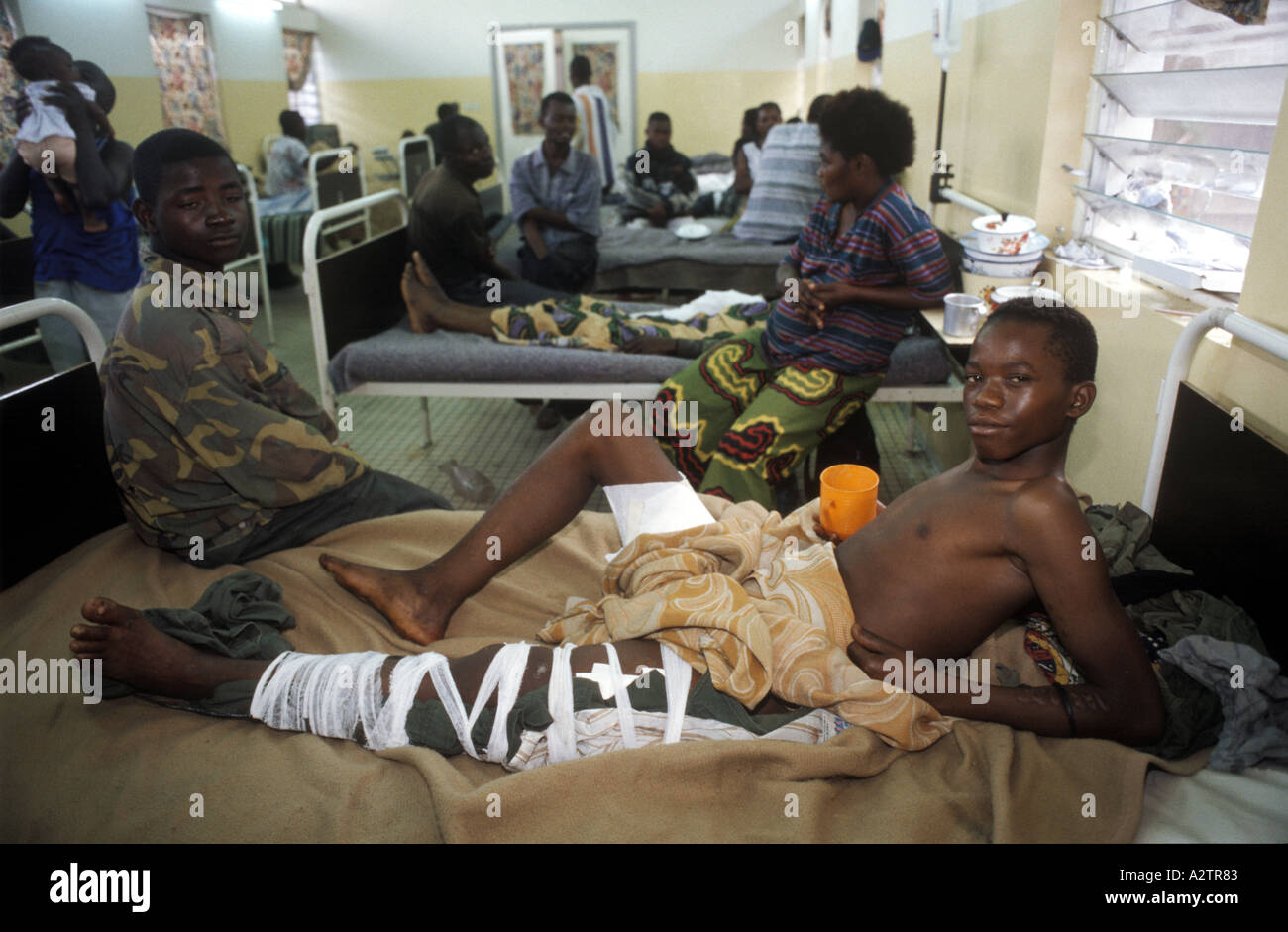 Soldats blessés du Rassemblement congolais pour la démocratie (RCD) à l'hôpital de Goma 1999 Banque D'Images