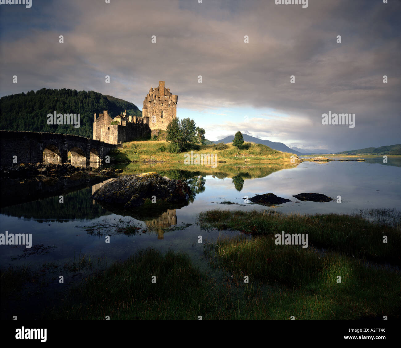 GB - Ecosse : le château d'Eilean Donan et Loch Alsh Banque D'Images
