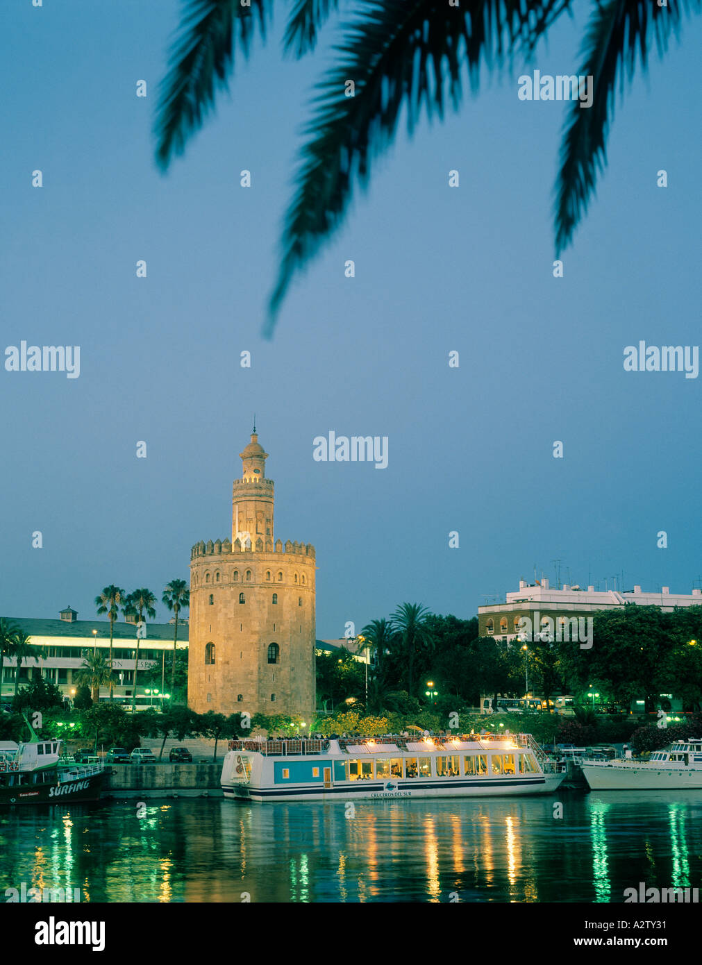 Province de Séville Séville Andalousie Espagne Torre del Oro sur Guadalquivir Banque D'Images