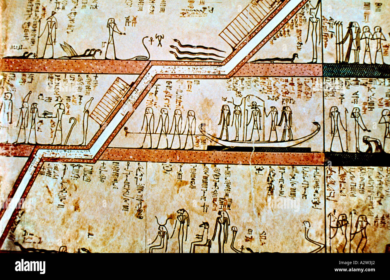 Tombeau de Thoutmosis III (KV34) Chambre funéraire décorée de scènes et de hiéroglyphes de l'Amduat avec des figures simples Vallée des rois Egypte Banque D'Images Tombeau de Thoutmosis III (KV34) Chambre funéraire décorée de scènes et de hiéroglyphes de l'Amduat avec des figures simples Vallée des rois Egypte Banque D'Images