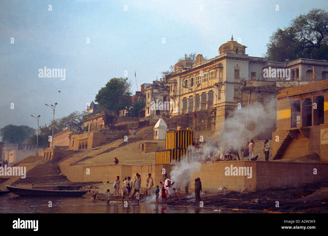 Varanasi Inde (banares) Ganges Burning Ghats Banque D'Images Varanasi Inde (banares) Ganges Burning Ghats Banque D'Images