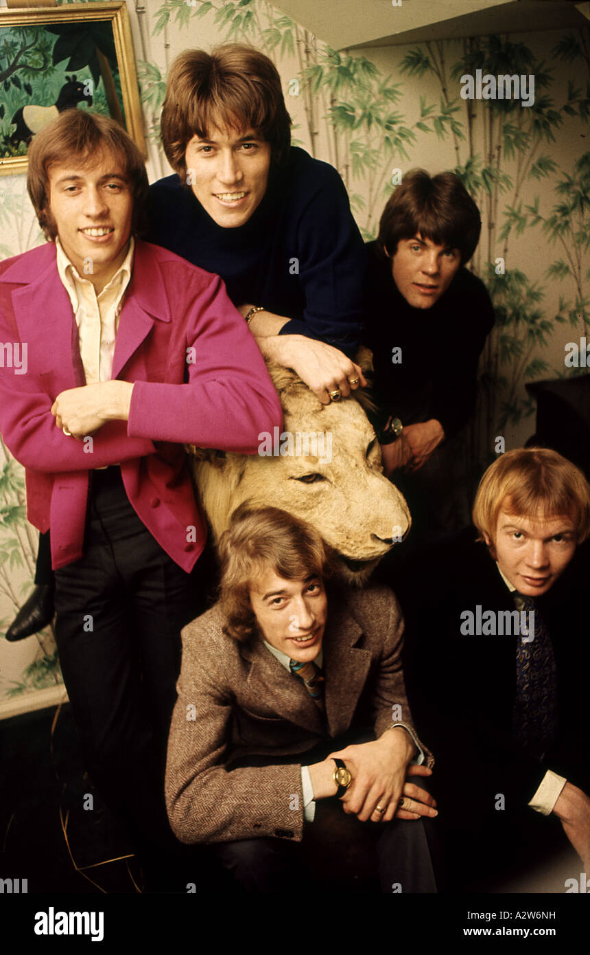 BEE GEES groupe pop britannique en 1967. De gauche à droite : Maurice Gibb, Barry Gibb, Robin Gibb, Vince Melouney, Colin Peterson. Photo : Tony Gale Banque D'Images