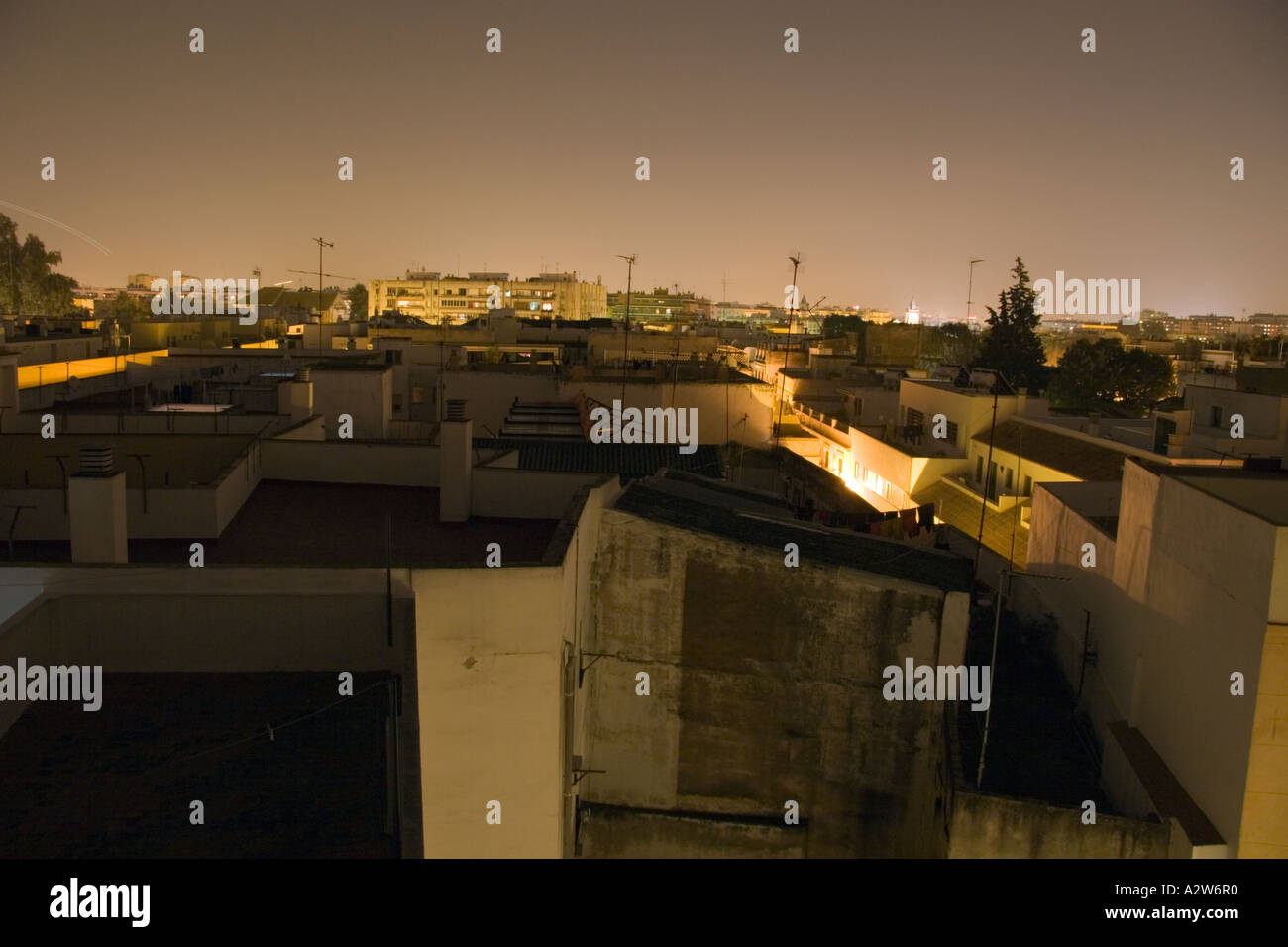 Donnant sur les toits dans le quartier de La Macarena Séville de nuit Banque D'Images