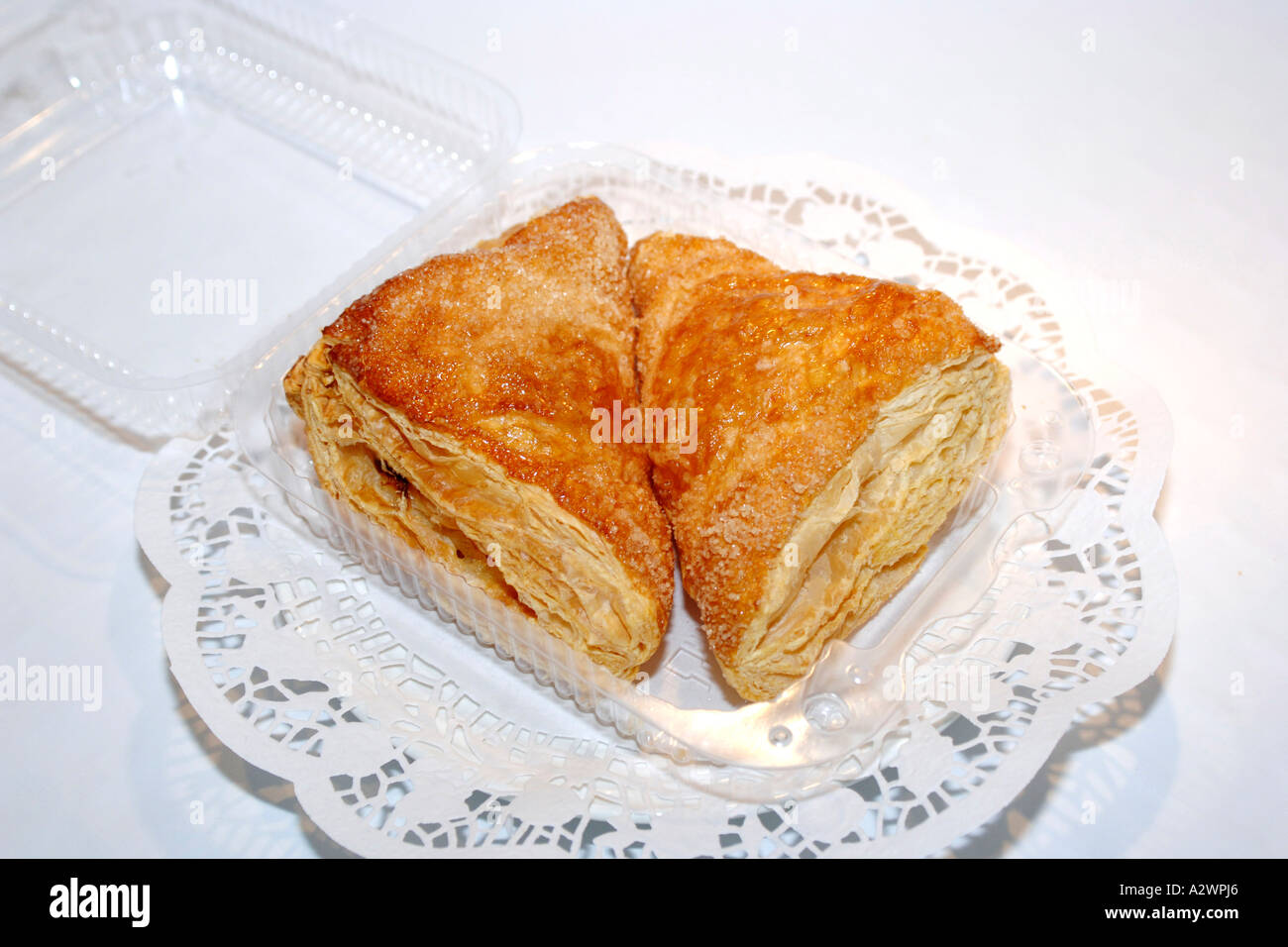 De forme triangulaire gâteau feuilleté Apple Banque D'Images