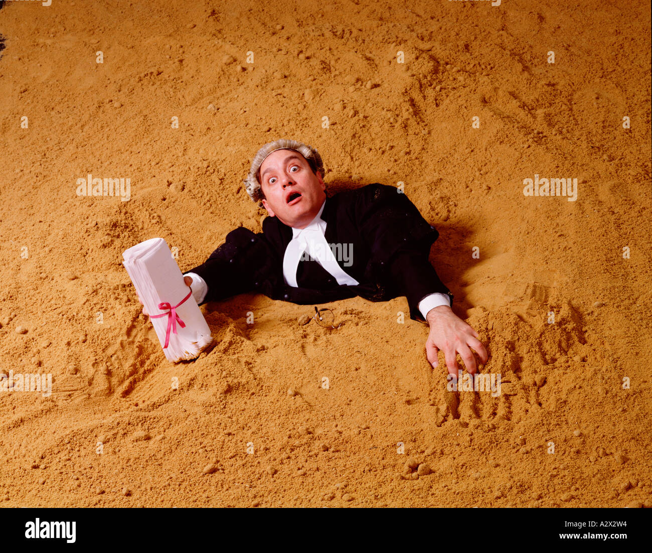 Profession juridique. concept. avocat s'enfoncer dans le sable. Banque D'Images