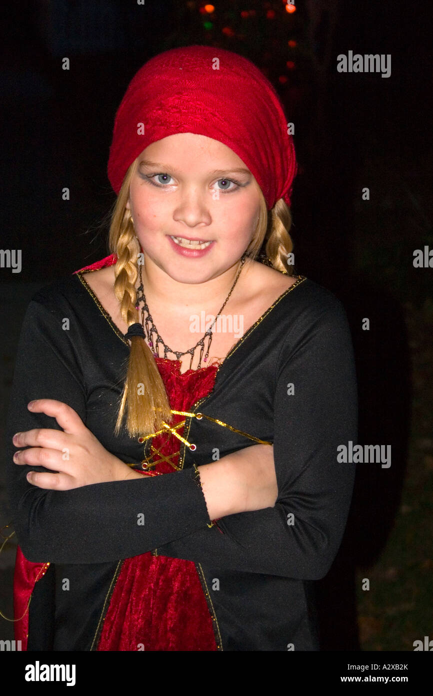 Tour ou traitement Halloween Costume tsigane dans l'âge de 9 ans. St Paul Minnesota USA Banque D'Images