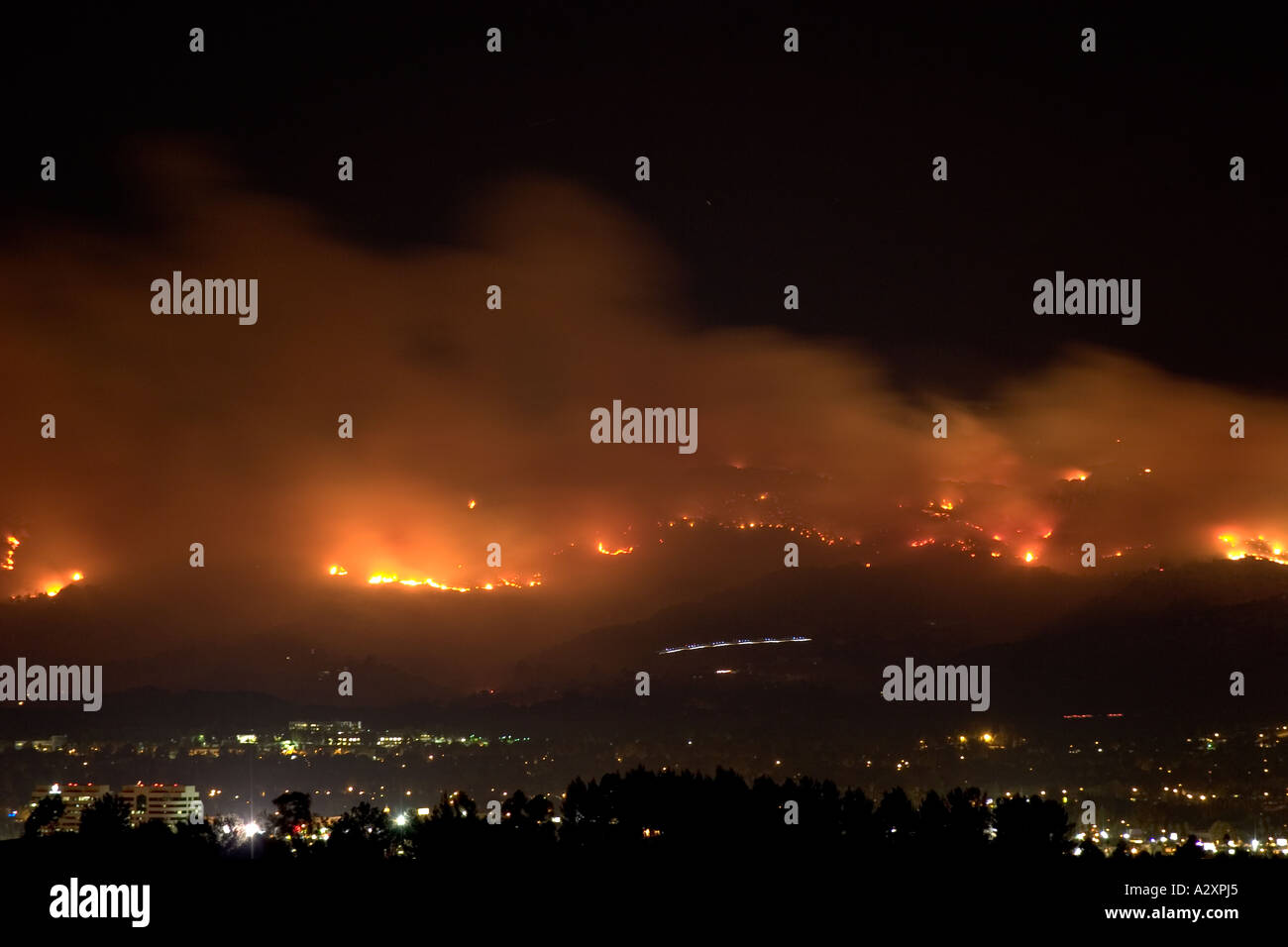 Vue de l'incendie de septembre 2005 Topanga de Topanga Canyon Blvd à Woodland Hills en Californie Banque D'Images