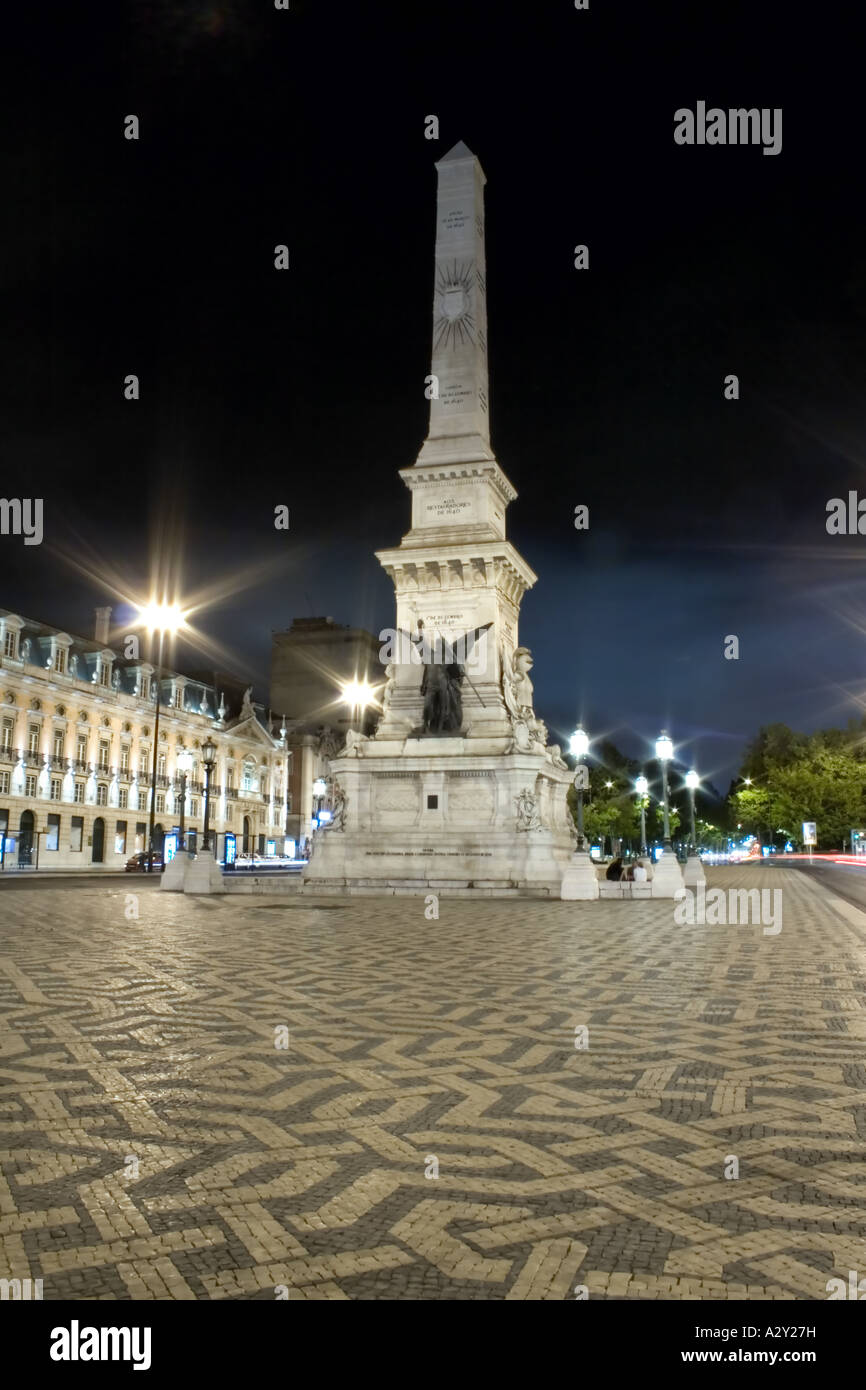 Monument de la restauration de l'indépendance portugaise, en place Restauradores, Lisbonne, Portugal. L'Avenue Liberdade. Banque D'Images