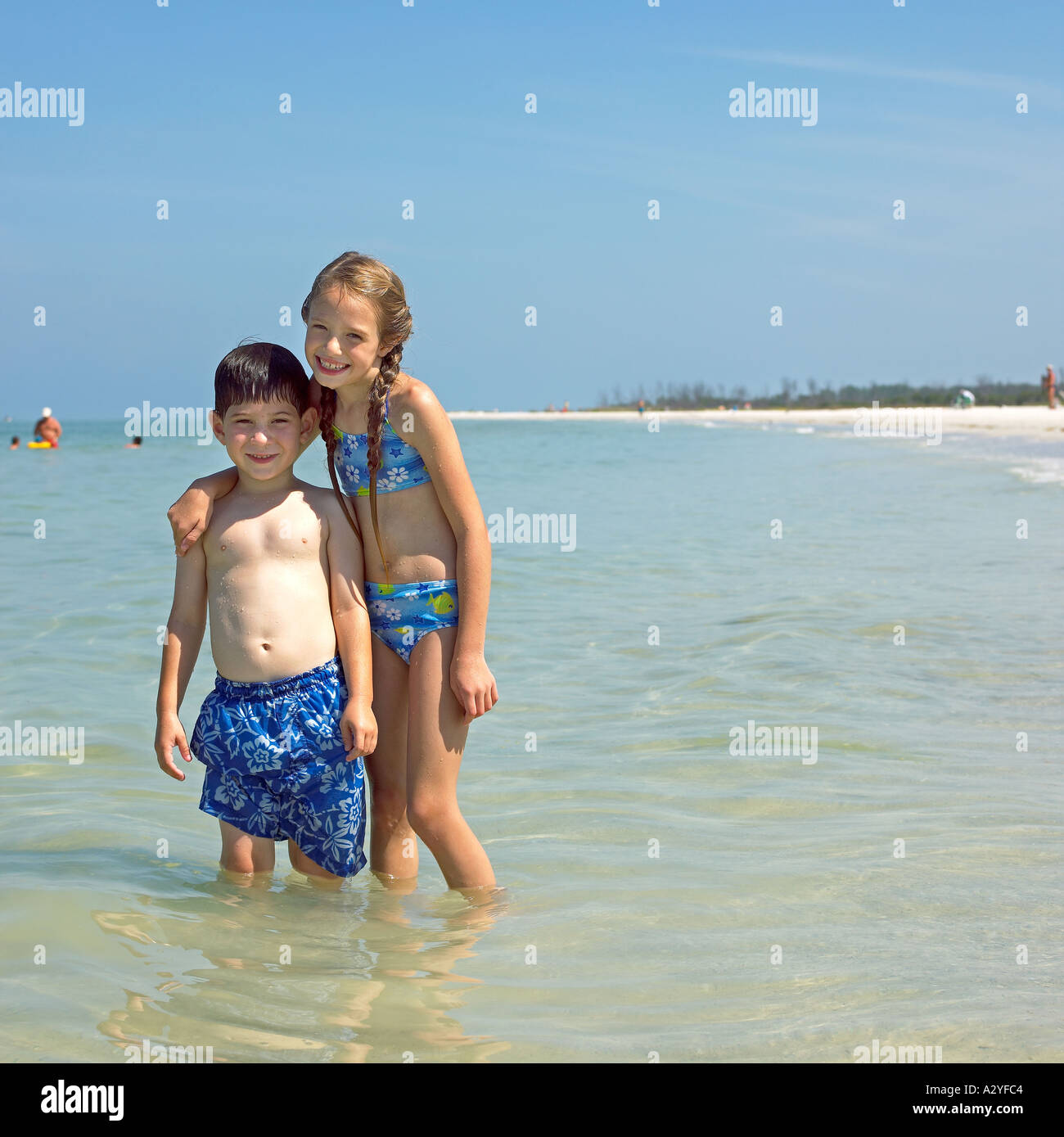 Little girl wading in water Banque de photographies et d'images à haute  résolution - Alamy