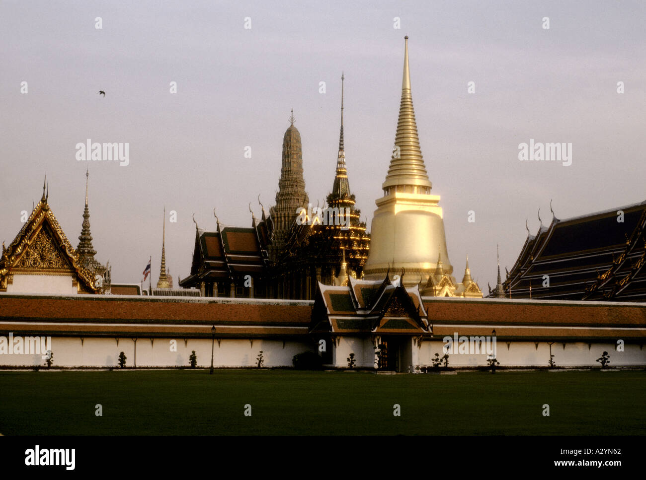 Le Temple du Bouddha d'Émeraude, le Wat Phra Kaew, l'intérieur du grand complexe de palais, Bangkok, Thaïlande Banque D'Images