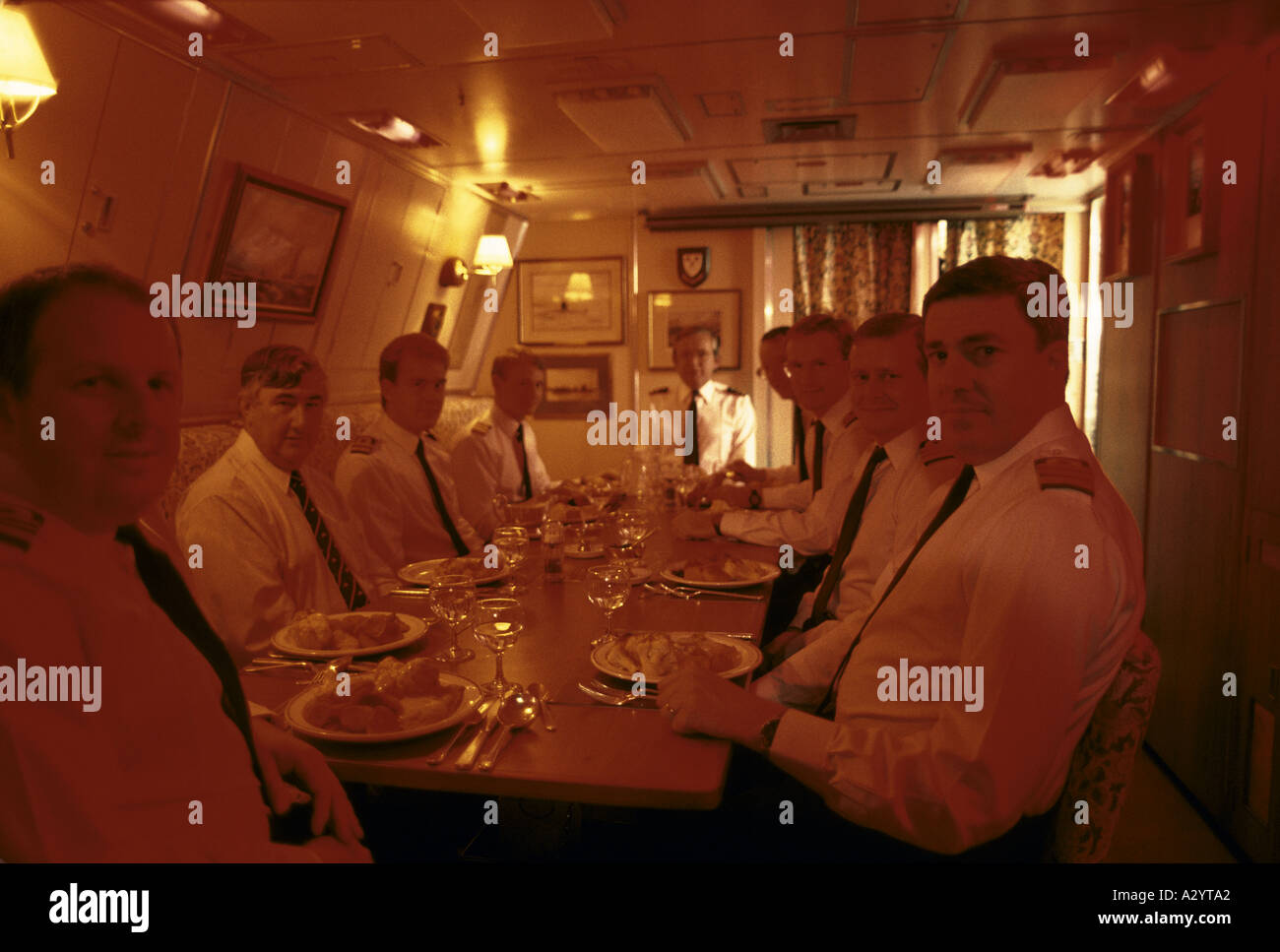 Le dîner dans le mess des officiers sur un sous-marin Banque D'Images