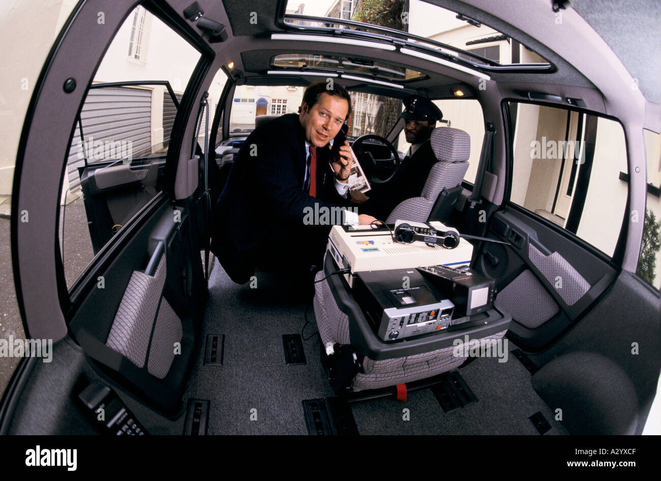 Businessman s bureau mobile dans un Renault Espace 1990 Banque D'Images