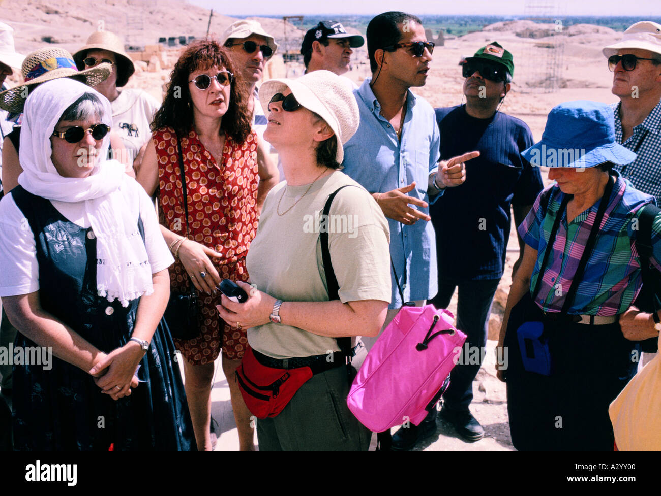 Les touristes à Louxor Hatshepsout Banque D'Images