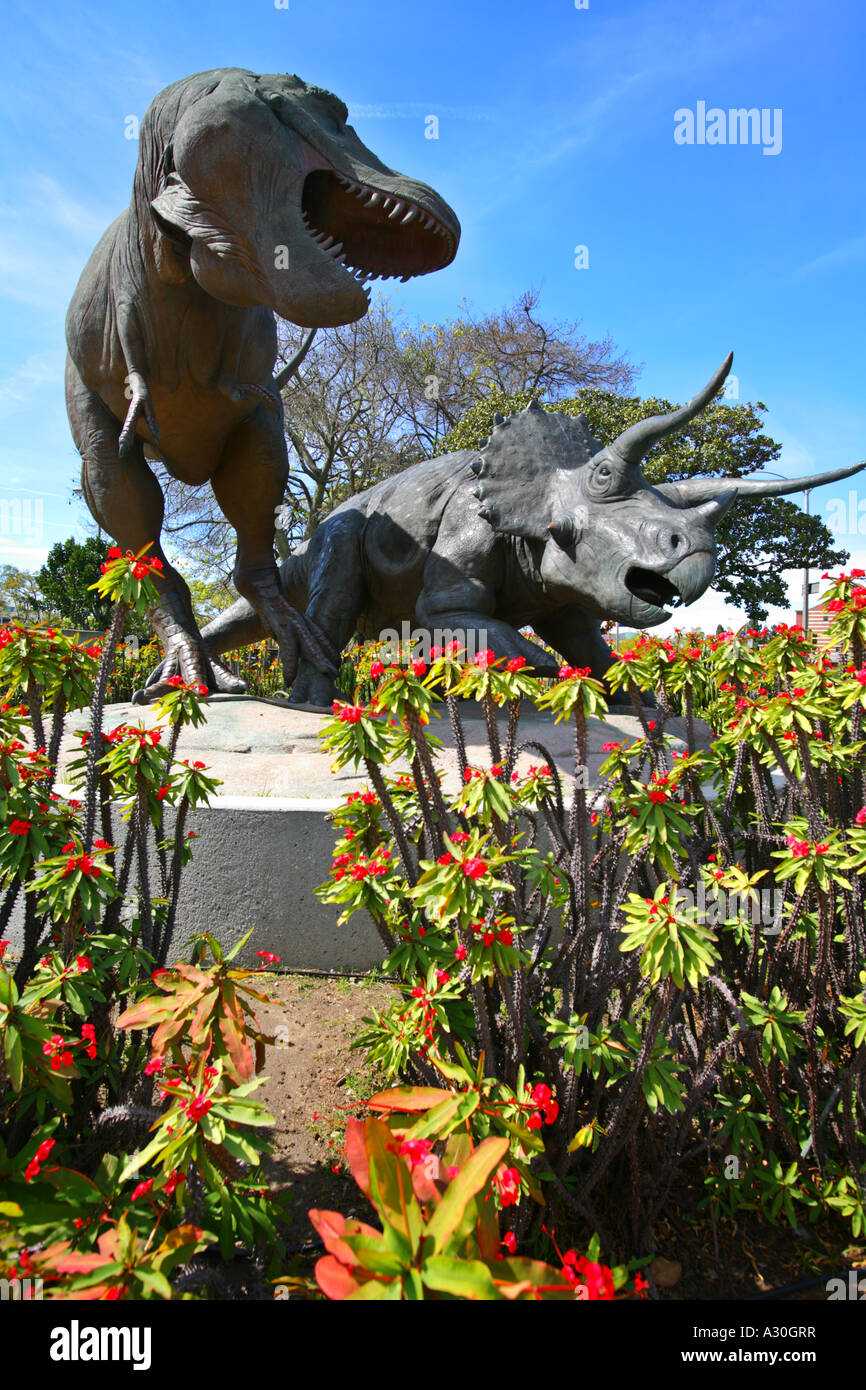 L'extérieur de sculptures Dinosaur Museum d'Histoire naturelle Exposition Park Los Angeles Los Angeles County California United States Banque D'Images