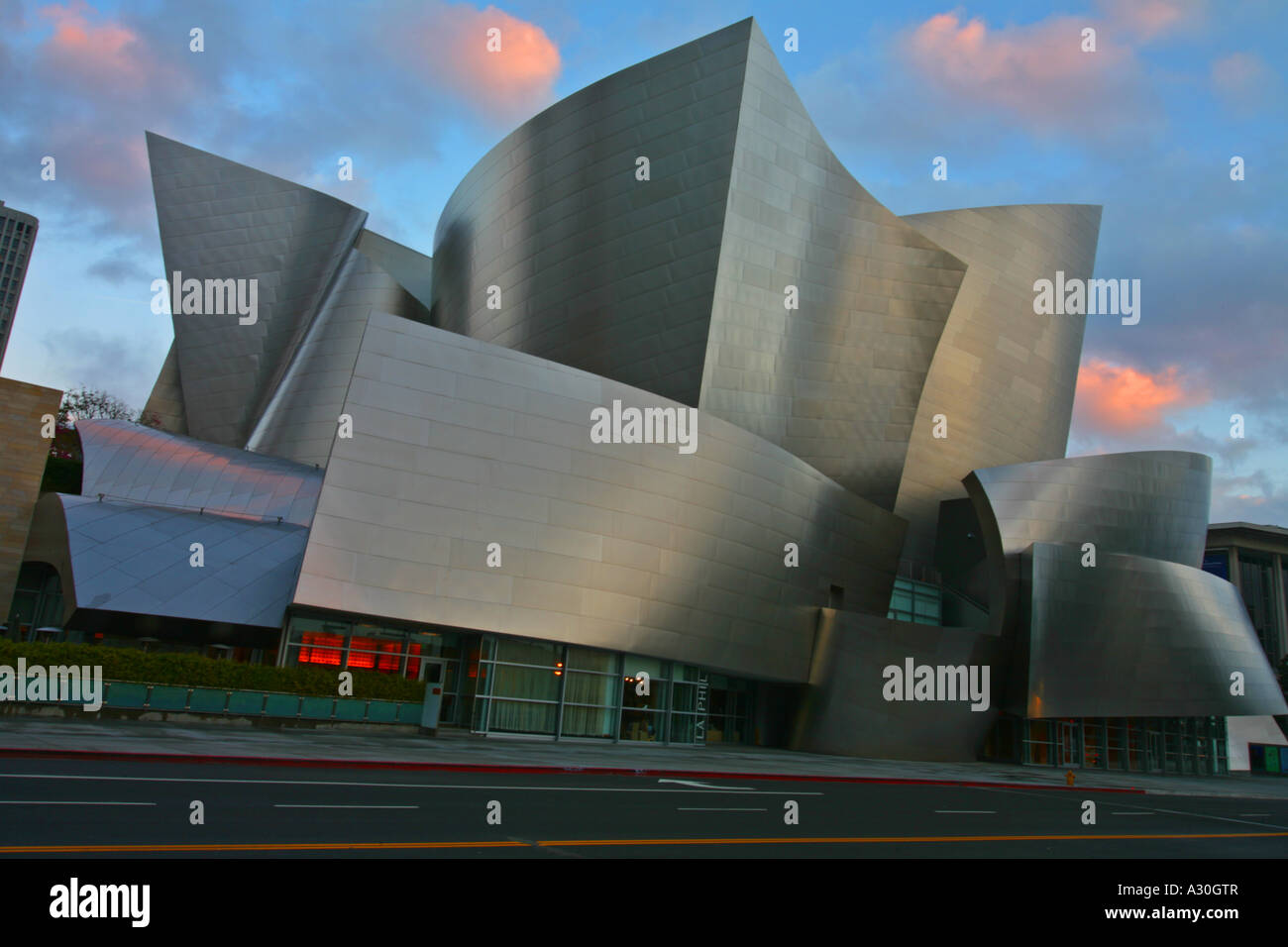 Walt Disney Concert Hall à l'extérieur du centre-ville de Los Angeles Los Angeles County California United States Banque D'Images