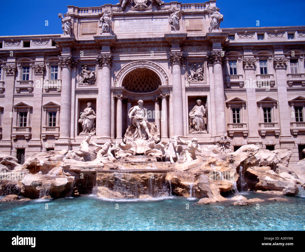 La fontaine de Trevi ou la fontaine de Trevi est la plus célèbre et sans doute la plus belle fontaine de Rome, Italie. Banque D'Images