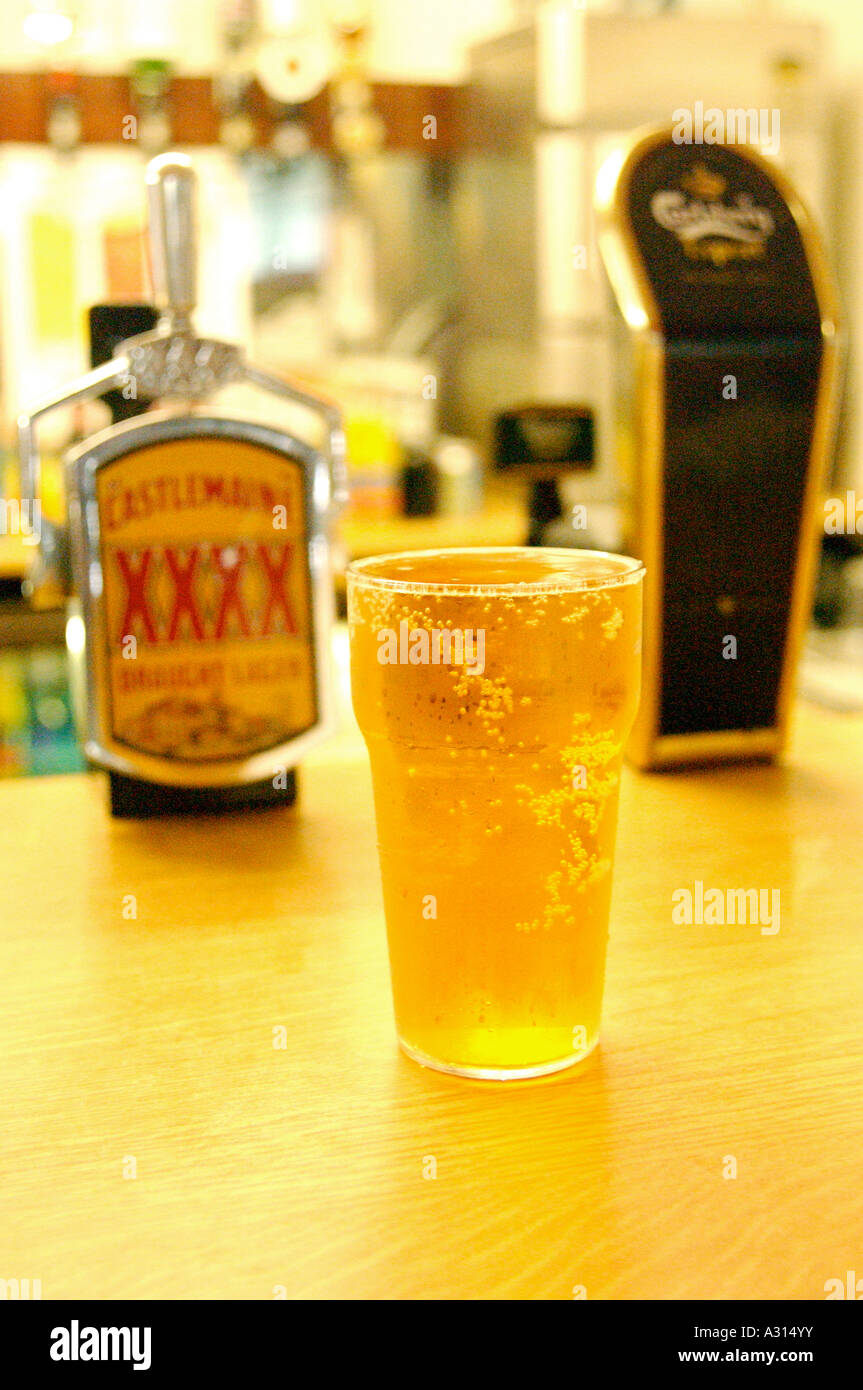 Image libre de la photographie d'une pinte de lager dans London pub UK Banque D'Images