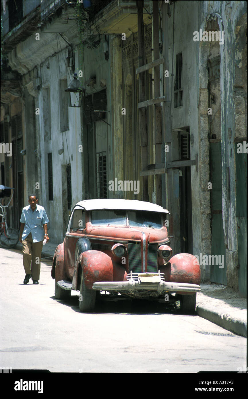 Une vieille voiture américaine à La Havane Cuba Banque D'Images