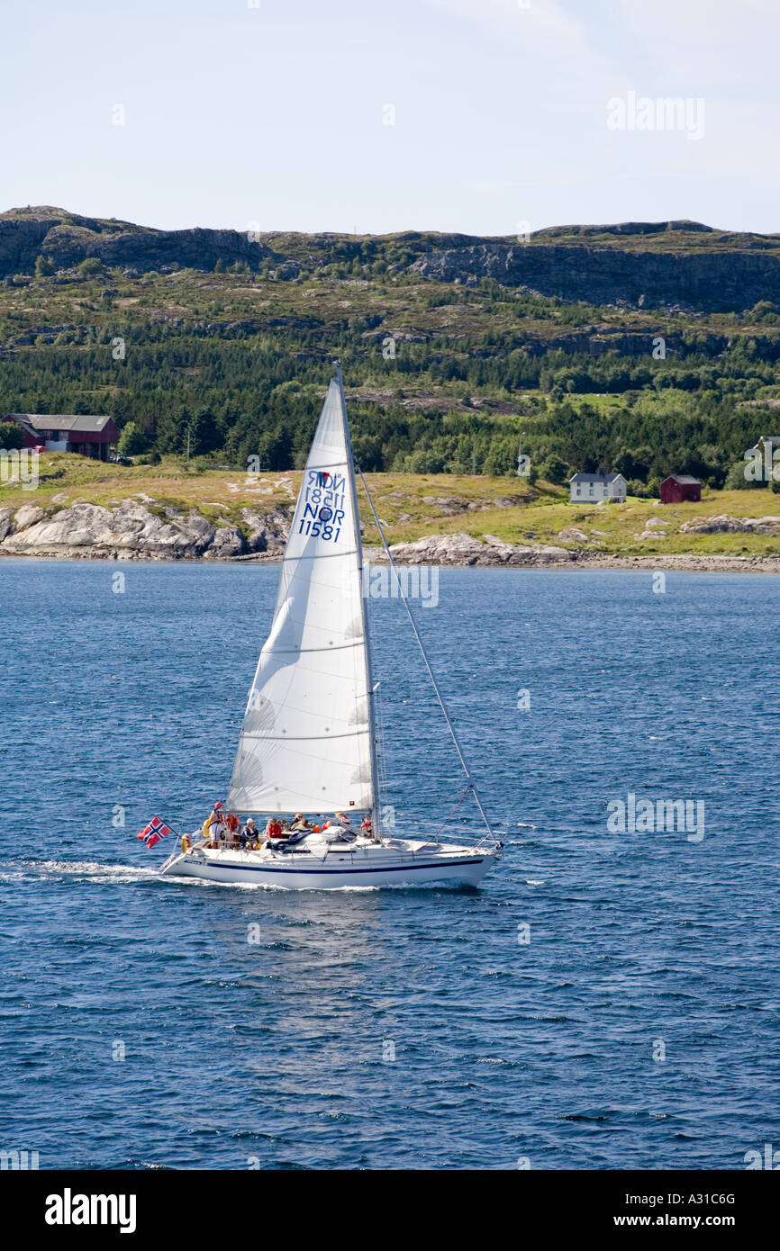 Un yacht à voile dans l'Frohavet NW de Trondheim Norvège Banque D'Images
