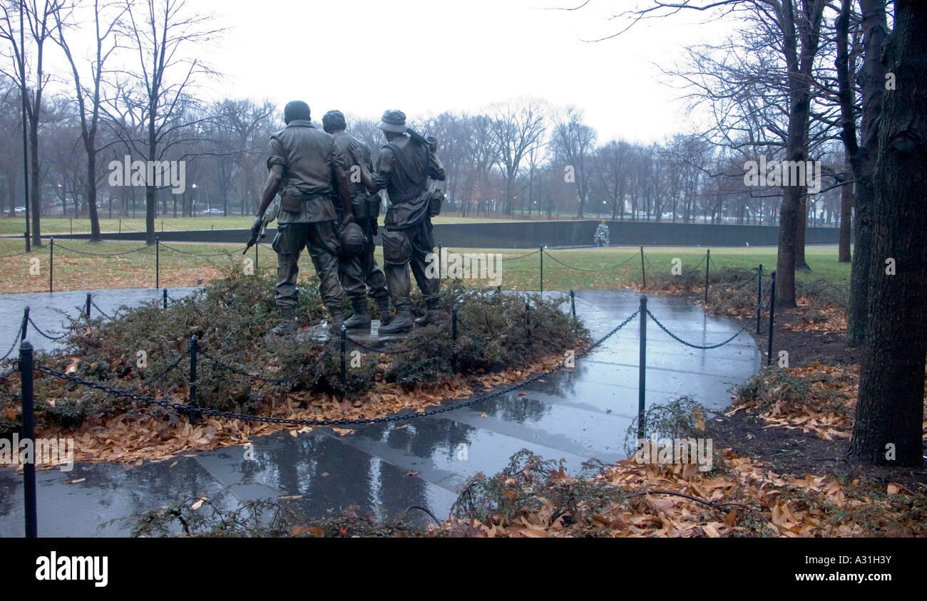 Les trois hommes Statue surplombant la Vietnam Veterans Memorial à Washington DC USA Banque D'Images