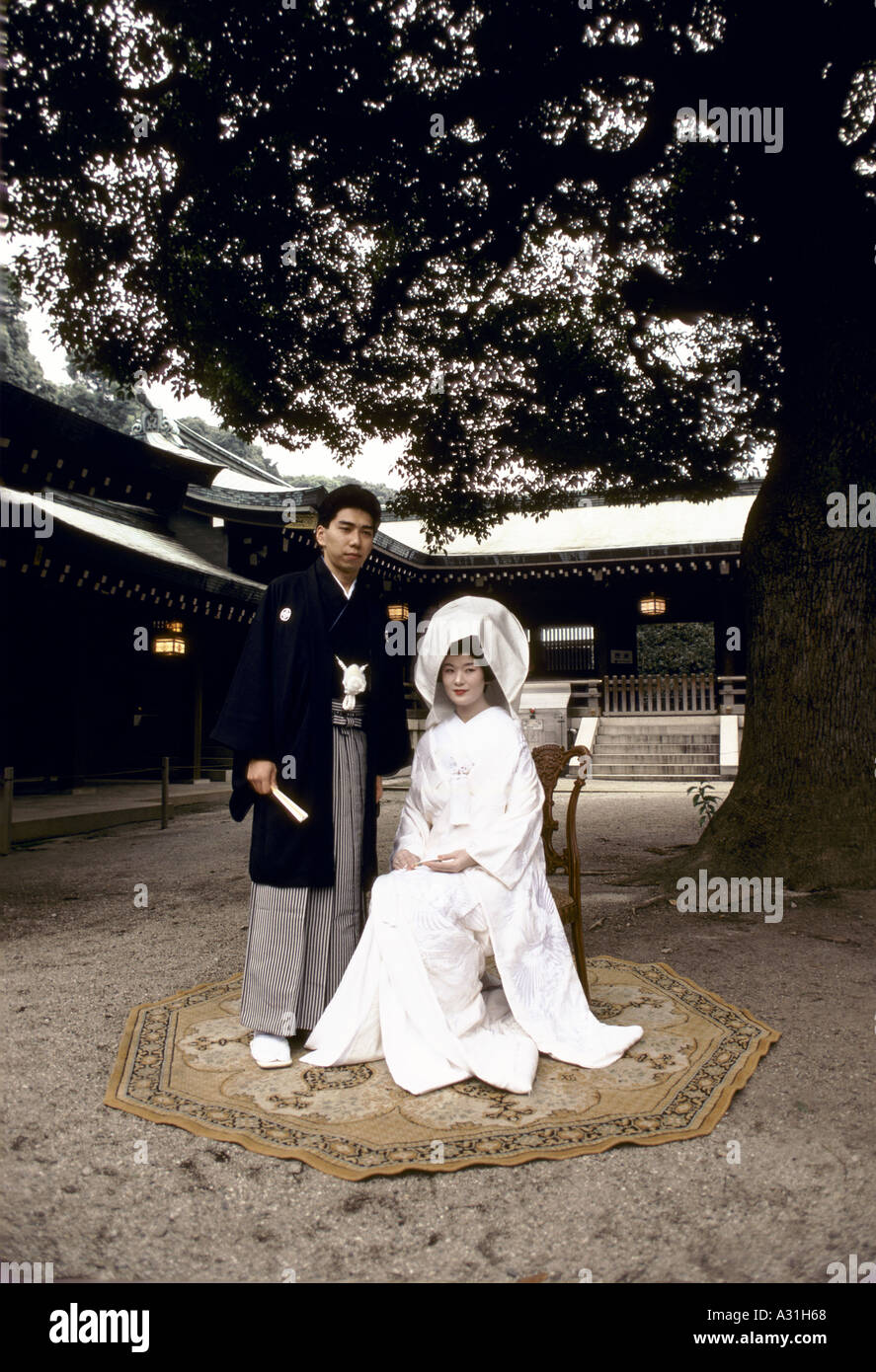 Mariés à un mariage traditionnel au Japon Banque D'Images