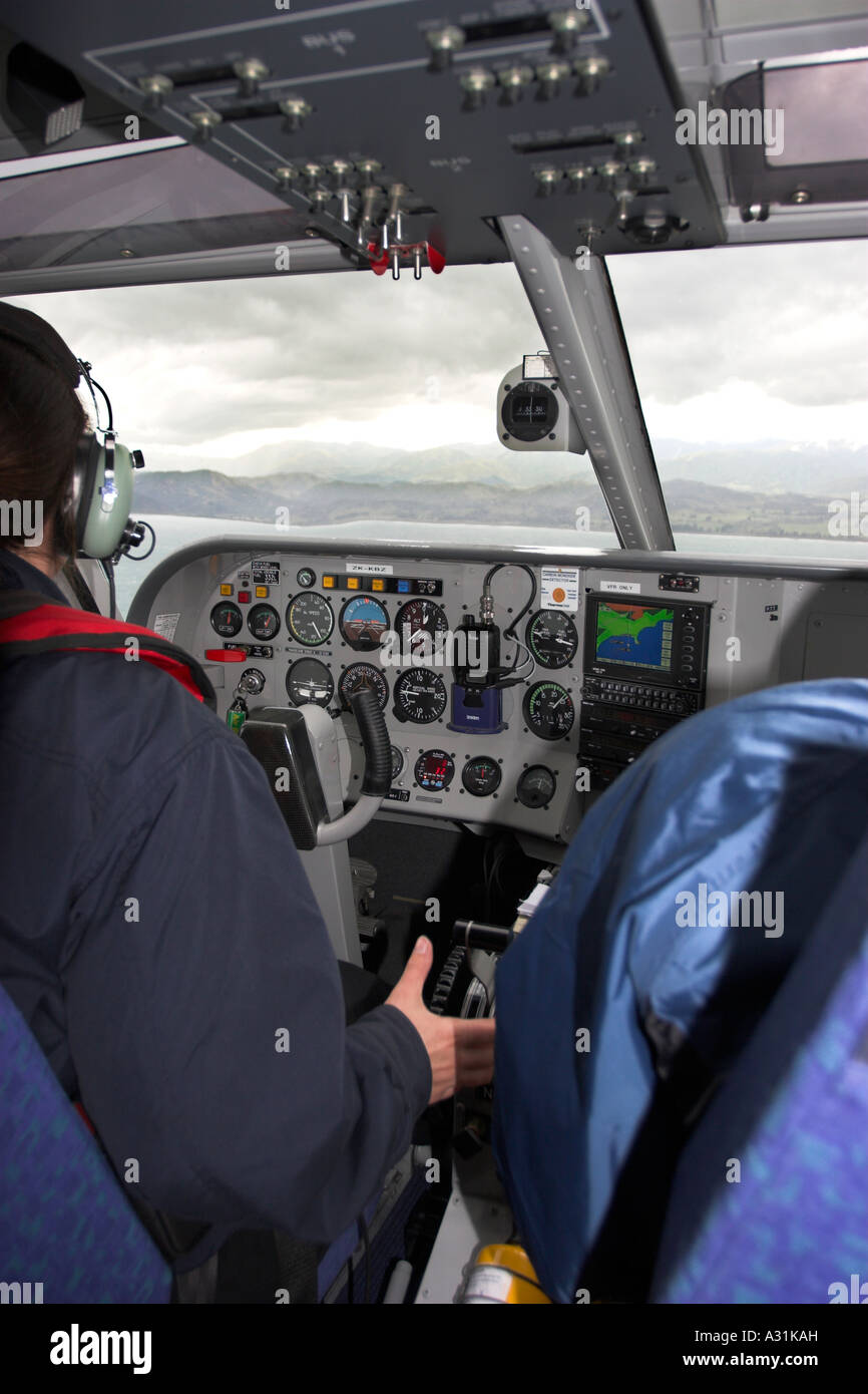 Cockpit d'un petit avion avec des instruments de vol. Banque D'Images