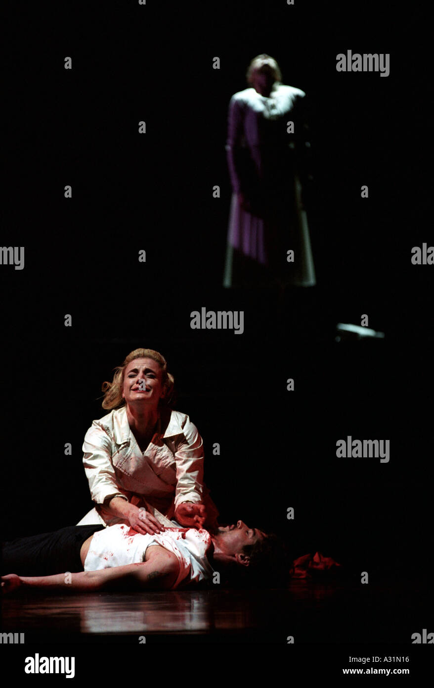 Pourquoi Les Capulet Et Les Montaigu Se Détestent Lady capulet Banque de photographies et d'images à haute résolution - Alamy