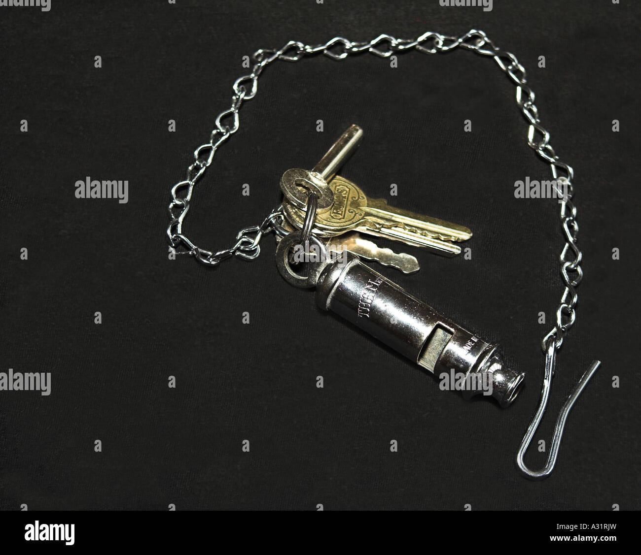 Sifflet et la chaîne. Banque D'Images