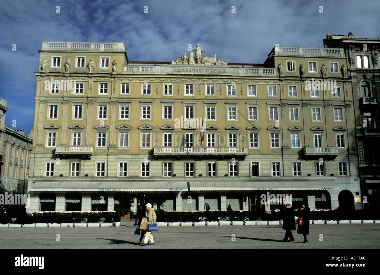 Caffè degli Specchi palace Unità d Italia square Trieste Italie Friuli Venezia Giulia Banque D'Images