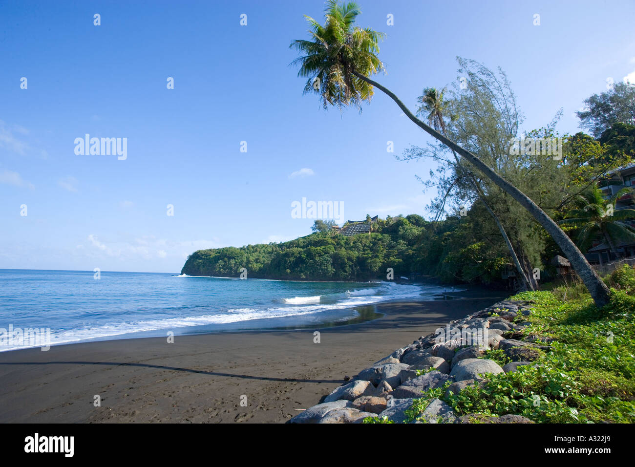 Plage de sable noir de la baie de Matavai Papeete Tahiti Polynésie Française Banque D'Images