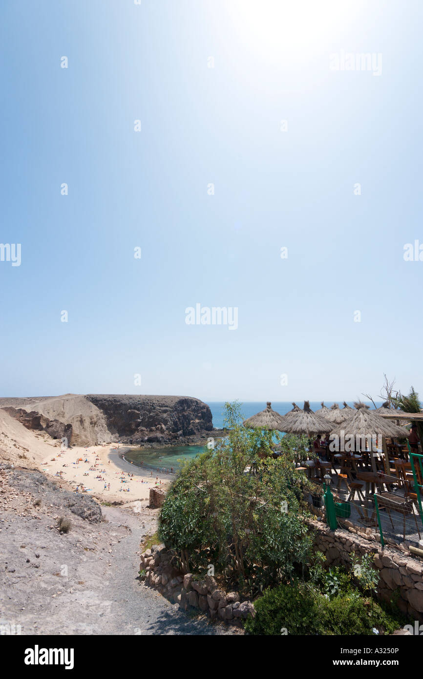 Clifftop restaurant, Playa de Papagayo, près de Playa Blanca, Lanzarote, îles Canaries, Espagne Banque D'Images