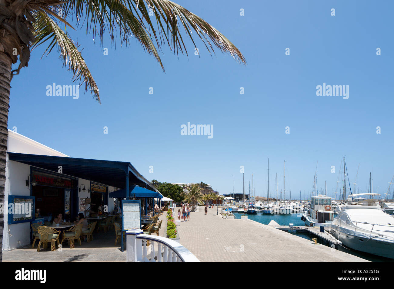 Restaurant à quai, Puerto Calero, Lanzarote, îles Canaries, Espagne Banque D'Images