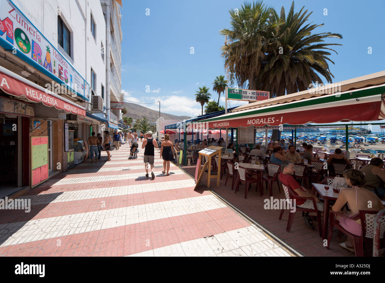 Café sur la promenade, Paseo Maritimo, Los Cristianos, Tenerife, Canaries, Espagne Banque D'Images