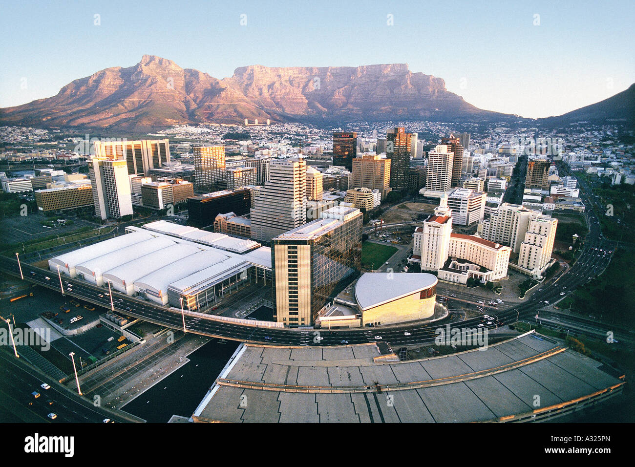 Cape Town CBD montrant aérienne, Centre de conférence et de Table Mountain, Cape Town, Afrique du Sud Banque D'Images