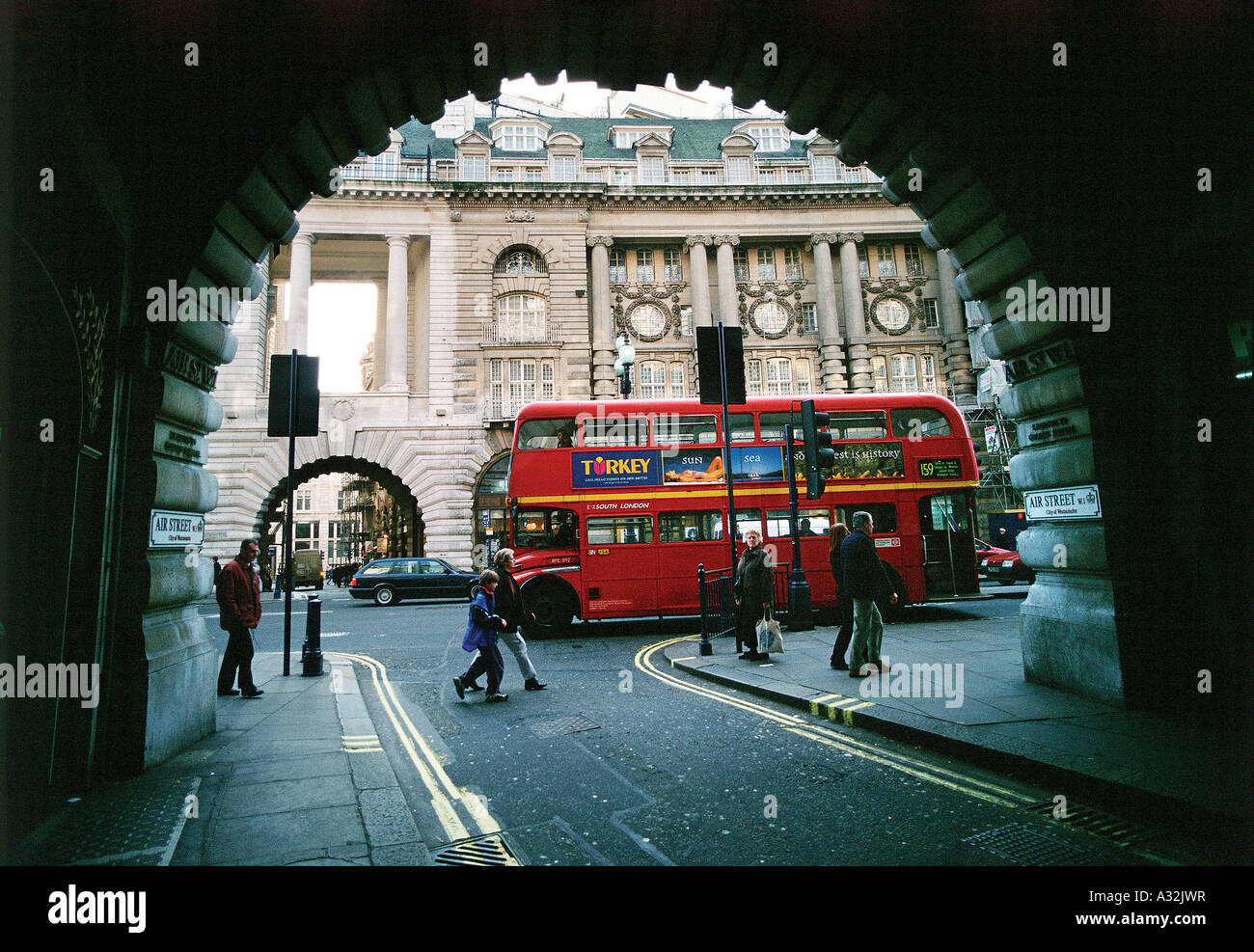 London bus rouge, Air Street, Piccadilly, Londres, Royaume-Uni Banque D'Images