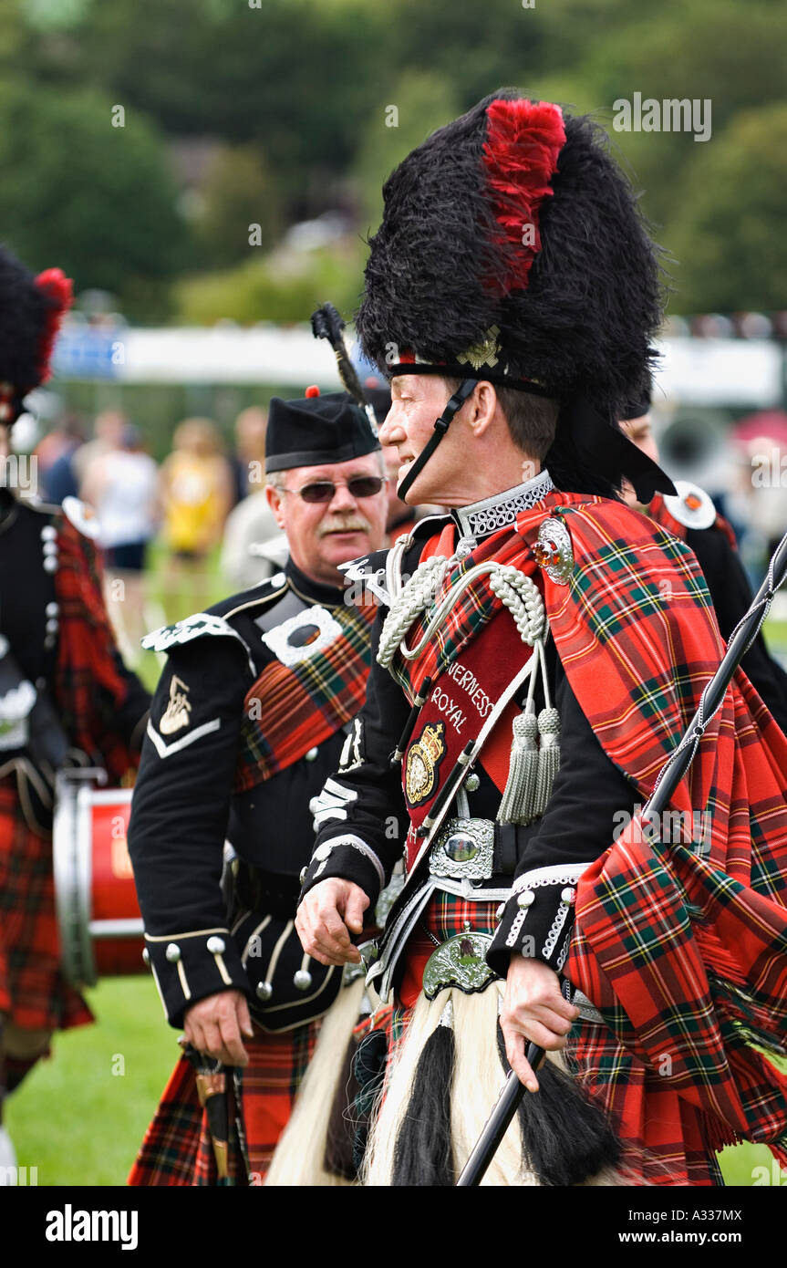 Tambour major menant Inverness Royal British Legion Pipe Band à la clôture de la collecte et de jeux Glenurquhart Highland Drumna Banque D'Images