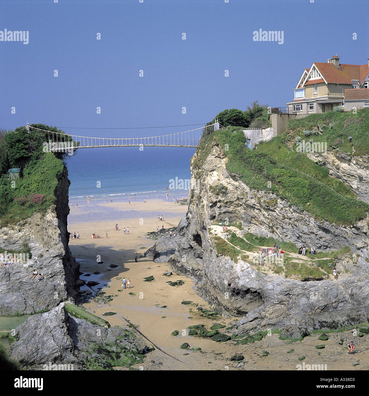 Newquay beach suspension bridge house Banque de photographies et d