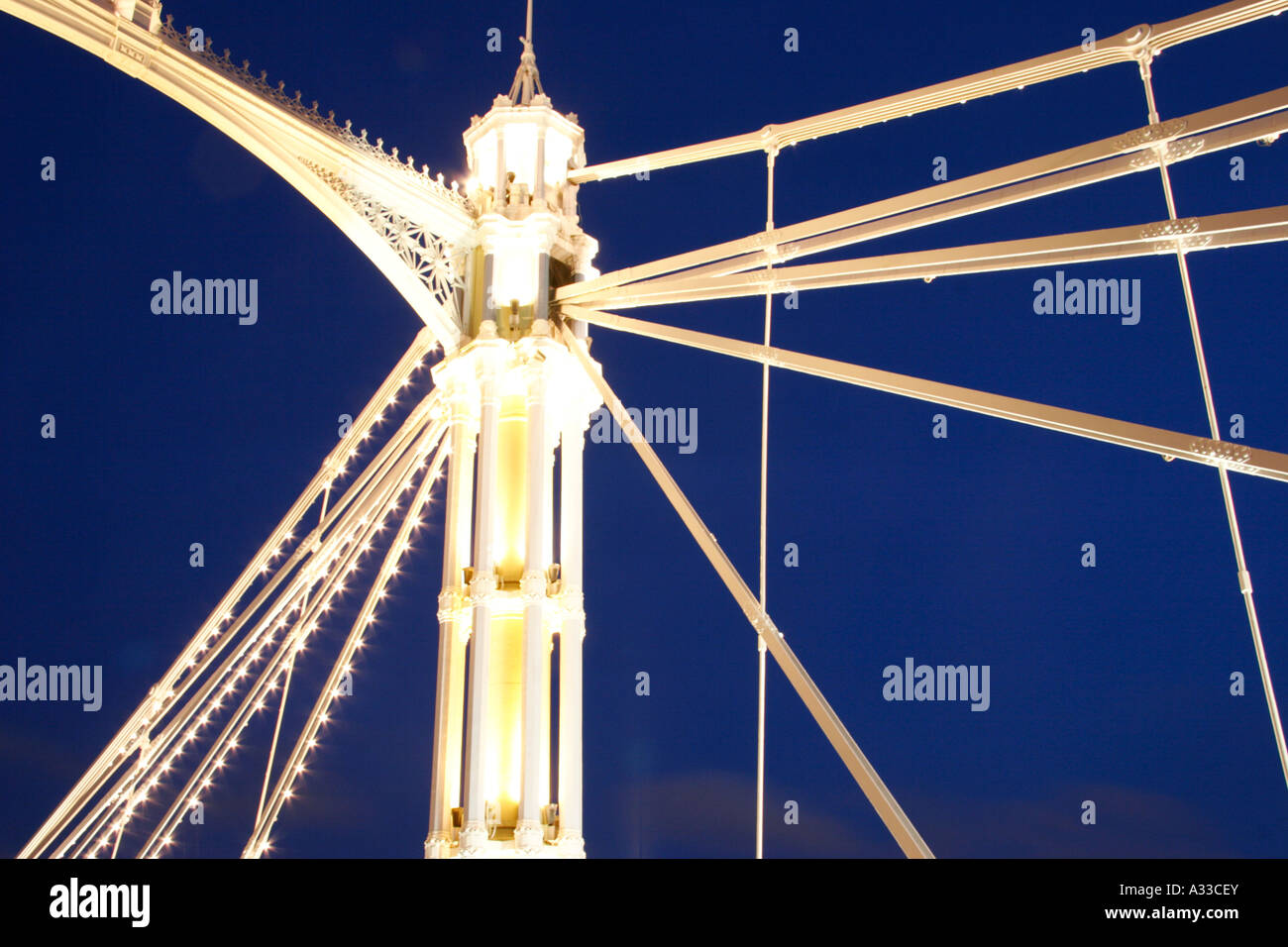 Détail Albert Bridge illuminé à la tombée de la Chelsea Londres Banque D'Images