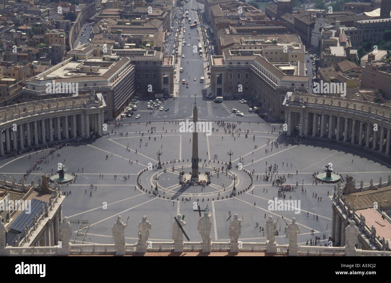 La Place Saint Pierre, Piazza San Pietro, à partir de la coupole de la Basilique Saint Pierre, Rome, Italie Banque D'Images