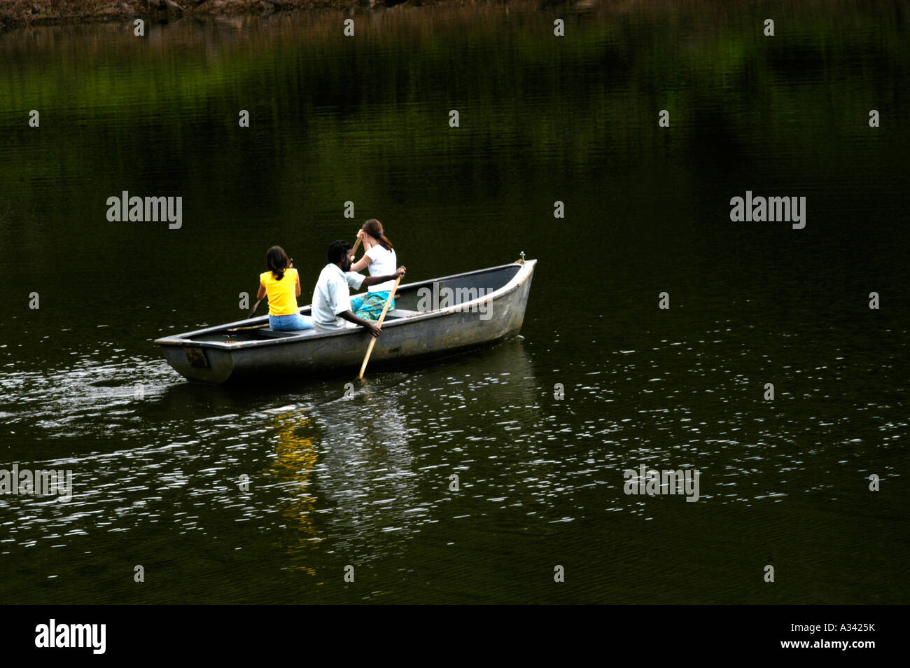 La navigation de plaisance dans la réserve de tigres de PERIYAR THEKKADY Banque D'Images